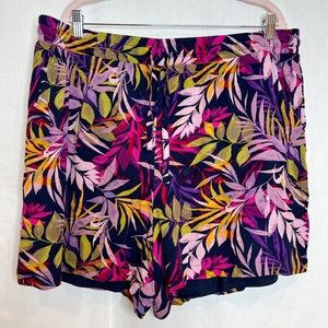 Torrid Size: 2, brand new shorts, 4NVY FLRL CRINKLE GAUZE SHORT